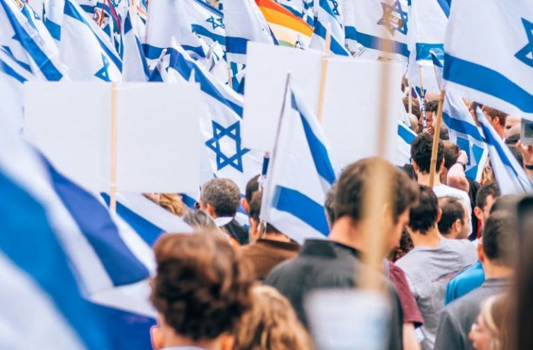 yoav-aziz-uKz2BLGq8jg-unsplash