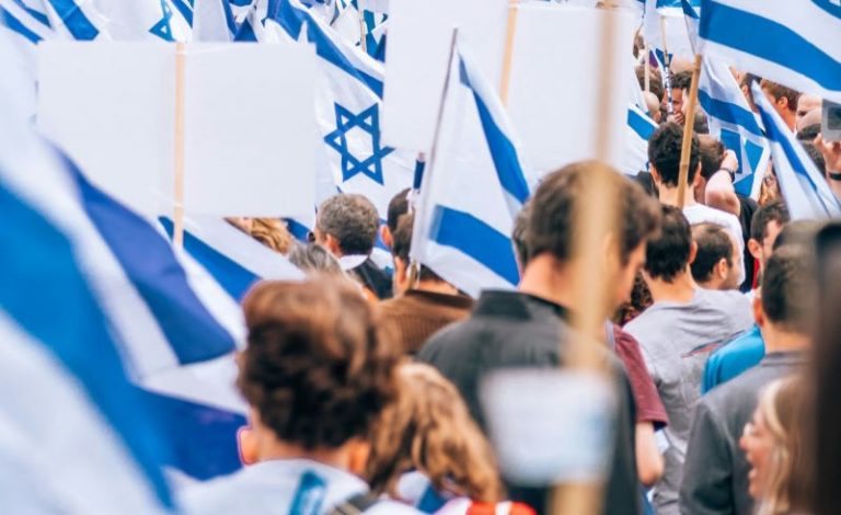 yoav-aziz-uKz2BLGq8jg-unsplash