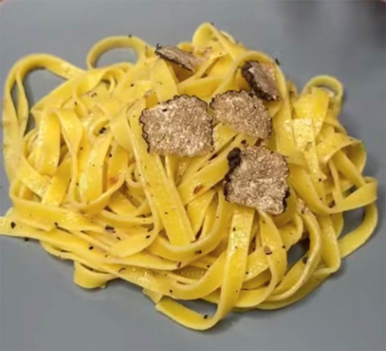 ТАЛЬЯТЕЛЛЕ С ТРЮФЕЛЬНОЙ КОРОНОЙ