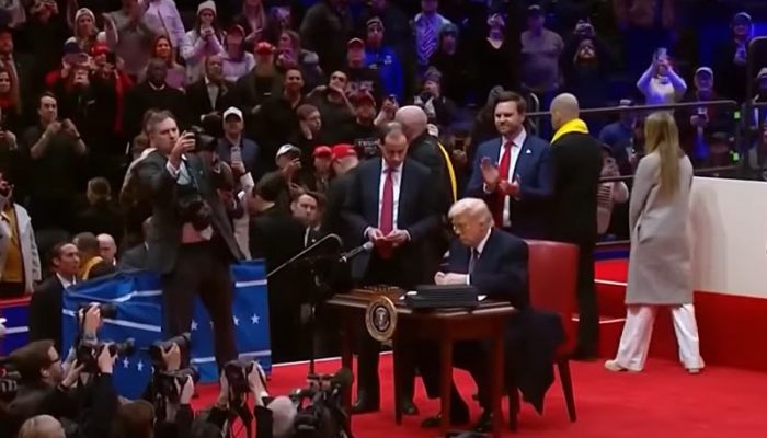 trump signing into l