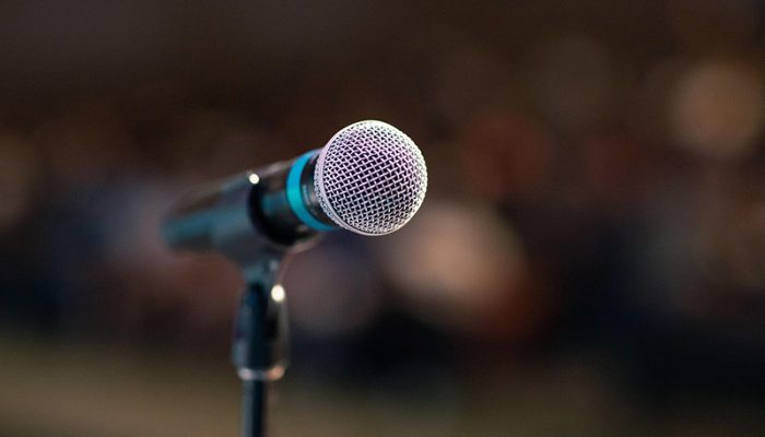 public-speaking-3926344_1280