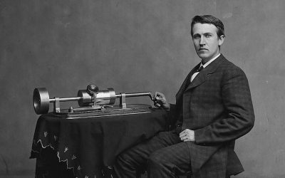 960px-Edison_and_phonograph_edit1