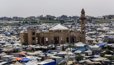 Palestinian-Tents-Around-Mosque-in-Gaza-1320×880