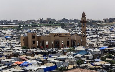 Palestinian-Tents-Around-Mosque-in-Gaza-1320×880