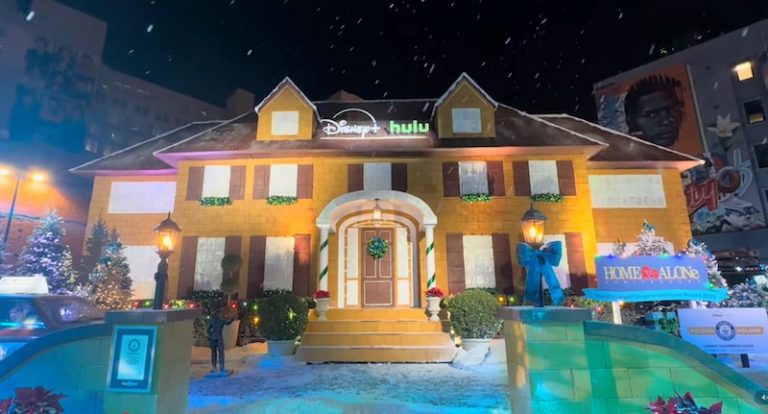 HOME ALONE WORLD’S LARGEST GINGERBREAD HOUSE ! GUINNESS WORL_ – [www.youtube.com]