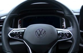 luca-oe99YY35fXw-unsplash