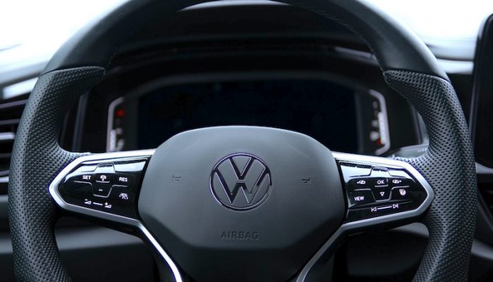 luca-oe99YY35fXw-unsplash