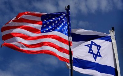 the-flags-of-israel-and-the-united-states-wave-above-a09669
