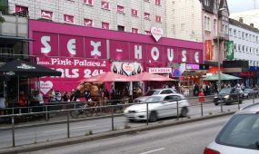 mela sex house1