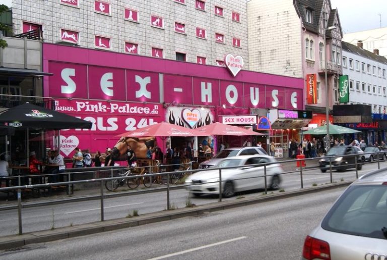 mela sex house1
