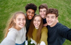 yamu_jay-friends-selfie-9129598_1280