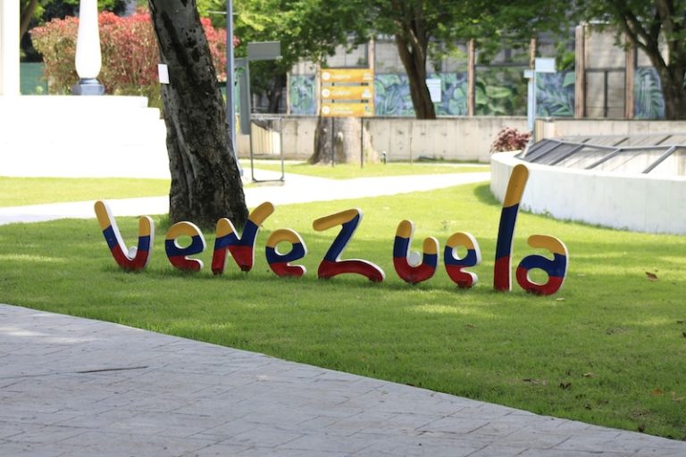 leonardo-guillen–FRZrypUj2c-unsplash
