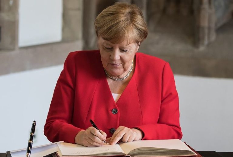 Besuch_Bundeskanzlerin_Angela_Merkel_im_Rathaus_Köln-09915